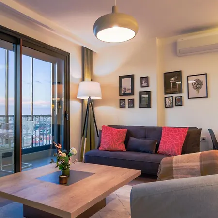 Comfy Flat With Balcony 5 Min To Marina 아파트