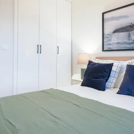 아파트 Comfy Flat With Balcony 5 Min To Marina