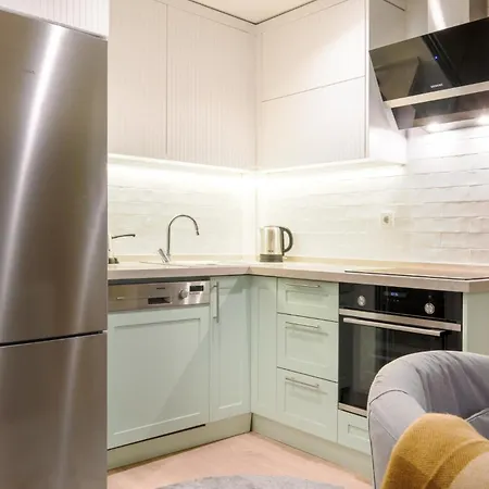 Comfy Flat With Balcony 5 Min To Marina 아파트 *